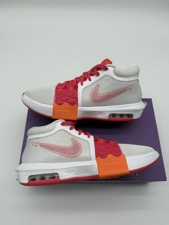 New Nike LeBron Witness VIII Shoes Men\'s Size 10.5 White Basketball FB2239 104 main image 10